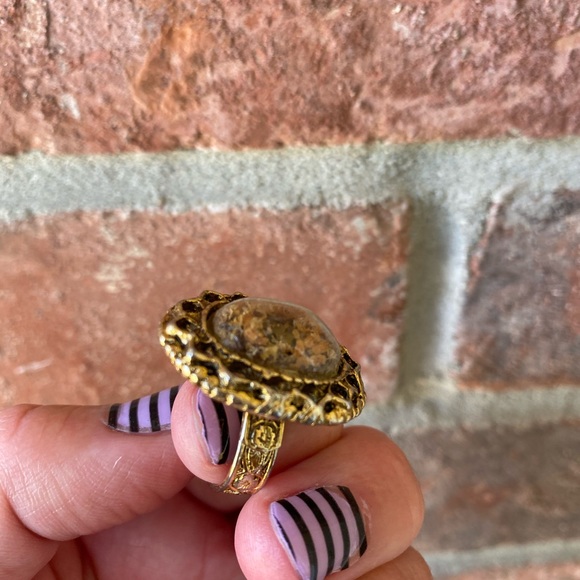 Vintage Design! Fun Ring! - Picture 2 of 2